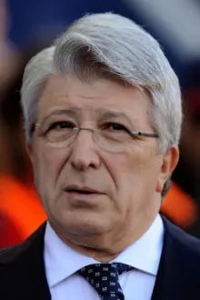 Enrique Cerezo como: 