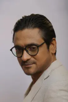 Subrat Dutta como: Rudra Sanyal