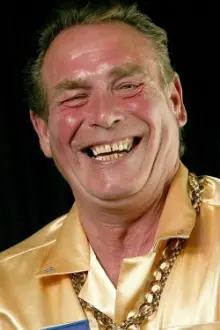 Bobby George como: 