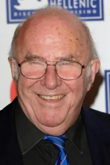 Clive James como: 