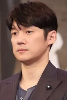 Song Chang-eui como: Shin Woo-young