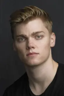 Levi Meaden como: Carl Cook