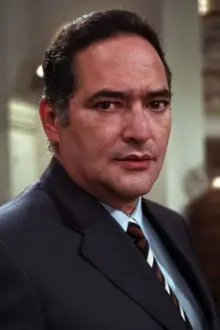 Roberto Ballesteros como: Padre Raymundo Michel