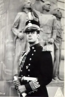 Gregorio Casal como: Commandant Rodolfo Benavitas