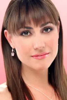 Fabiana Perzabal como: Luisa, Julia's sister