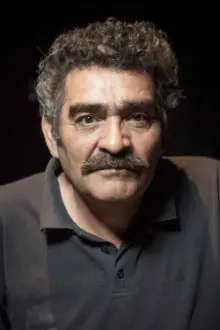 Daniel Antivilo como: Juan