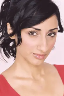 Kiran Deol como: Lilly