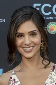 Camila Banus como: Carmen Tirado