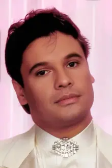 Juan Gabriel como: Alberto Aguilera Valadez