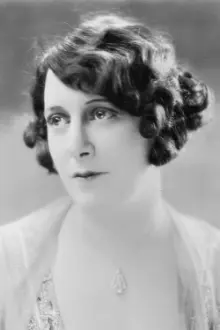 Grace Cunard como: Kitty Gray