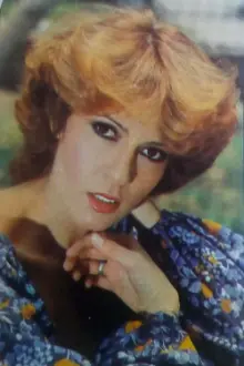 Mónica Prado como: Elena, mamá de Raúl