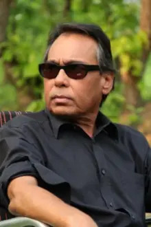 Humayun Faridi como: Dewan Sharif