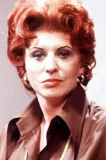 Patricia Phoenix como: Nellie