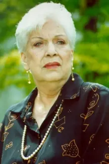 Amalia Pérez Díaz como: Doña Lucía Martínez Vda. De Suárez