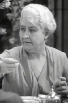 Maude Turner Gordon como: Aunt Fairchild