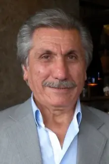 Aytekin Akkaya como: Onbasi Hasan