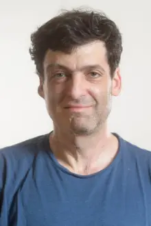 Dan Ariely como: Self - Professor of Behavioural Economics, Duke University