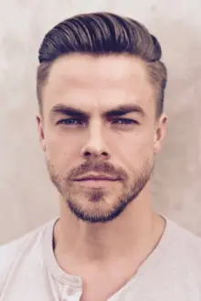 Derek Hough como: Himself - Host