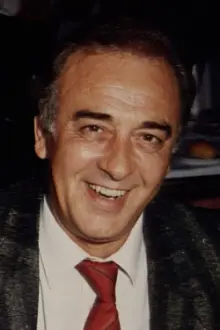 Andreas Douzos como: Δημήτρης