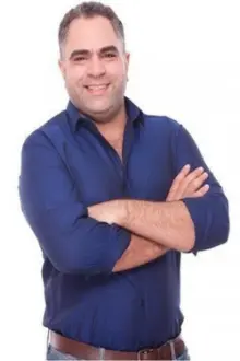 Mohamed Shaheen como: Adam