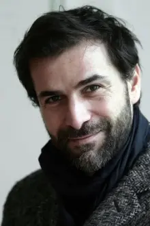 Grégory Fitoussi como: Julien Anselme