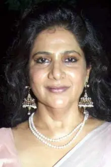 Asha Sachdev como: Rajni, Bar Dancer