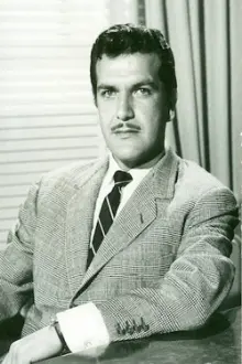 Raúl Meraz como: Flores