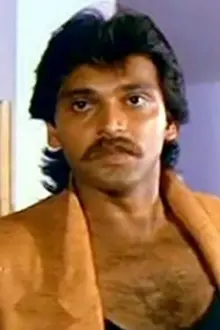 Mahesh Anand como: Bhushan