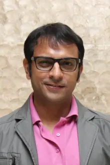 Joy Sengupta como: DGP Raghav Desai