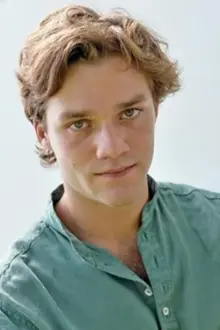 Lorenzo Richelmy como: Michele