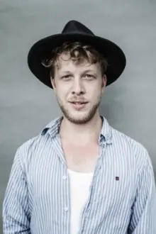 Ted Dwane como: Ele mesmo