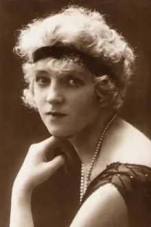 Sandra Milovanoff como: Madame Schleicher