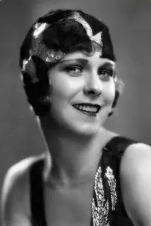 Betty Francisco como: Flossie de Vere