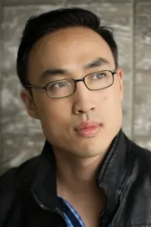 Derek Ting como: Jim Yung