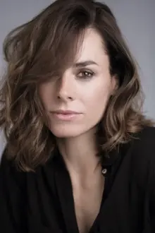 Begoña Maestre como: Laura Martín