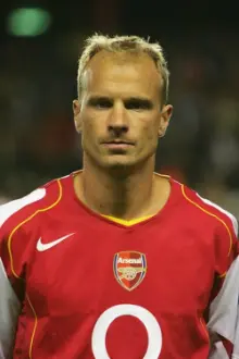 Dennis Bergkamp como: Dennis Bergkamp