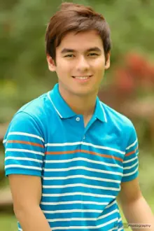 John Manalo como: Gene Sibal