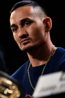 Max Holloway como: 