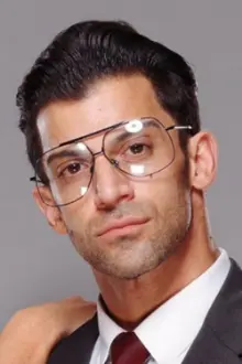 Rob Strauss como: Robbie E