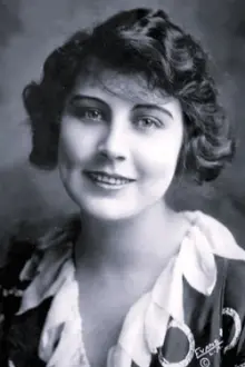 Dorothy Dalton como: Gale Brenon