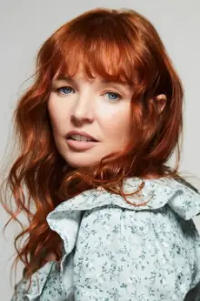 Stef Dawson como: Barbara Kammerer