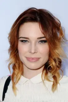 Chloe Dykstra como: Mel