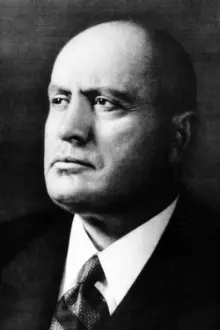 Benito Mussolini como: Self - Politician (archive footage)