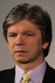 Filip Łobodziński como: Julek Seratowicz