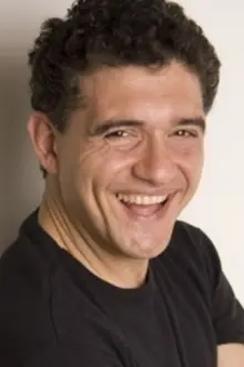 Luciano Cazaux como: Guido