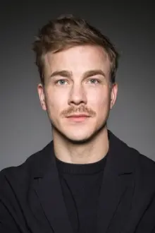 Albrecht Schuch como: Matthias