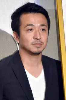 Hikohiko Sugiyama como: Hattori Tsutomu