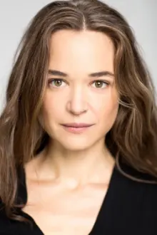 Isabelle Caillat como: Élisabeth Grimm