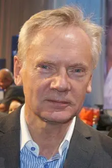 Andrzej Precigs como: Senator Makowski