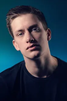 Daniel Sloss como: Ele mesmo